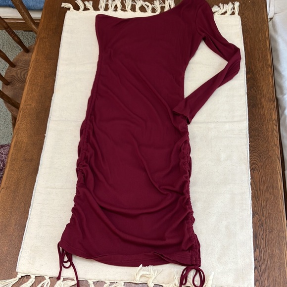 ILIA ILIA Dresses & Skirts - ILLA ILLA one shoulder long sleeve ruched 85rayon 15spandex Burgandy dress. Med.